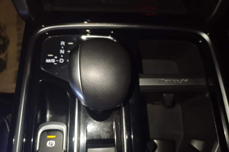 Used GAC Trumpchi GS8 2020 390T Two-Wheel Drive Luxury Smart Connectivity Version (7 Seats) Gear Lever