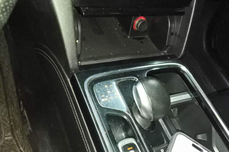Used GAC Trumpchi GS8 2020 390T Two-Wheel Drive Luxury Smart Connectivity Version (7 Seats) Gear Lever