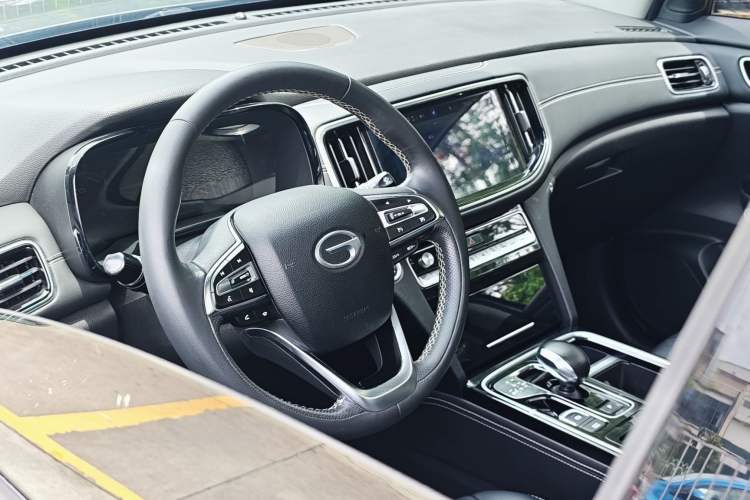 Used GAC Trumpchi GS8 2020 390T Two-Wheel Drive Luxury Smart Connectivity Version (7 Seats) Interior 2