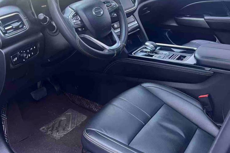 Used GAC Trumpchi GS8 2020 390T Two-Wheel Drive Luxury Smart Connectivity Version (7 Seats) Interior 2