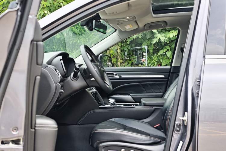 Used GAC Trumpchi GS8 2020 390T Two-Wheel Drive Luxury Smart Connectivity Version (7 Seats) Interior 3