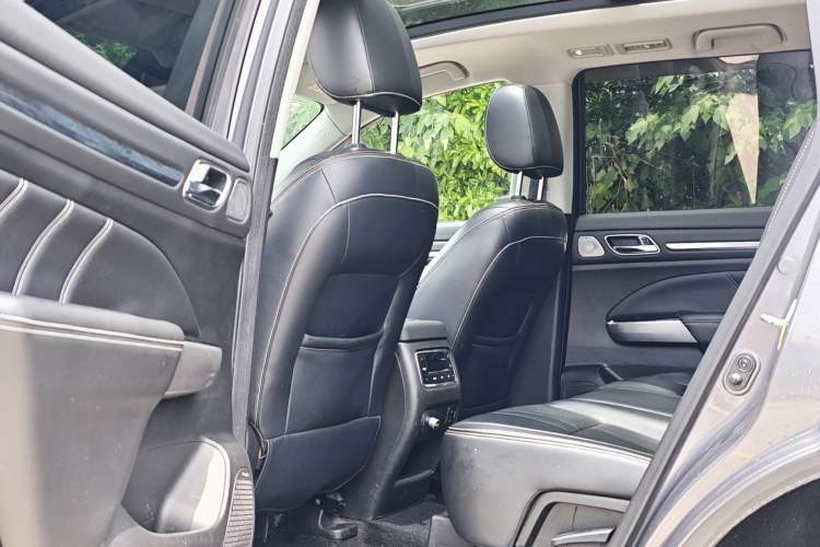Used GAC Trumpchi GS8 2020 390T Two-Wheel Drive Luxury Smart Connectivity Version (7 Seats) Interior 4