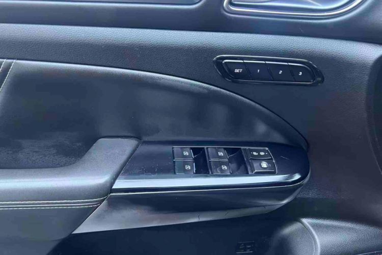 Used GAC Trumpchi GS8 2020 390T Two-Wheel Drive Luxury Smart Connectivity Version (7 Seats) Interior 4