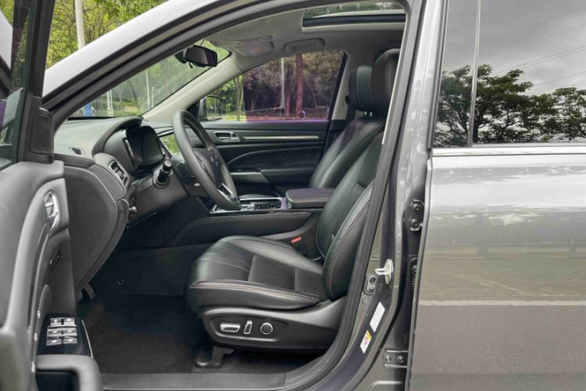 Used GAC Trumpchi GS8 2020 390T Two-Wheel Drive Luxury Smart Connectivity Version (7 Seats) Interior 6