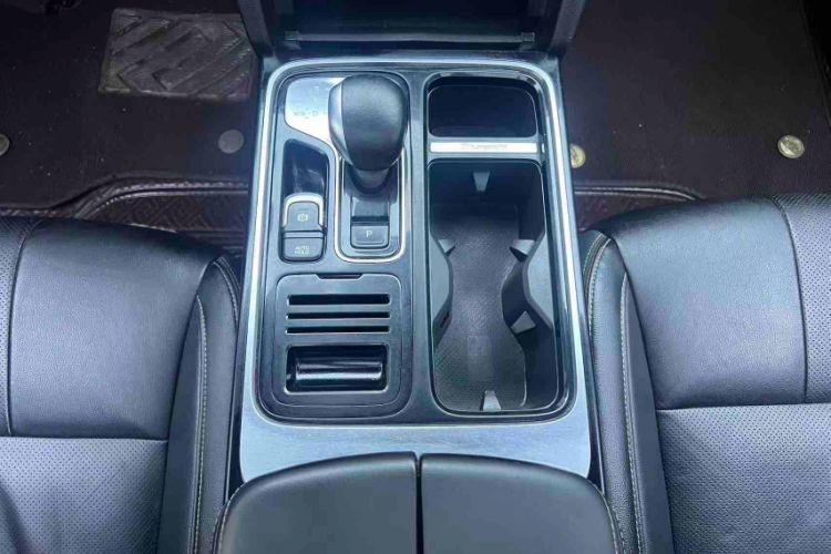 Used GAC Trumpchi GS8 2020 390T Two-Wheel Drive Luxury Smart Connectivity Version (7 Seats) Interior 9