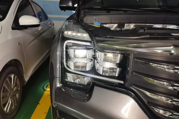 Used GAC Trumpchi GS8 2020 390T Two-Wheel Drive Luxury Smart Connectivity Commemorative Edition (7 Seats) Right Front Headlight