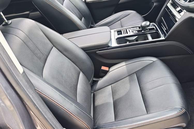 Used GAC Trumpchi GS8 2020 390T Two-Wheel Drive Luxury Smart Connectivity Version (7 Seats) Right Front Seat