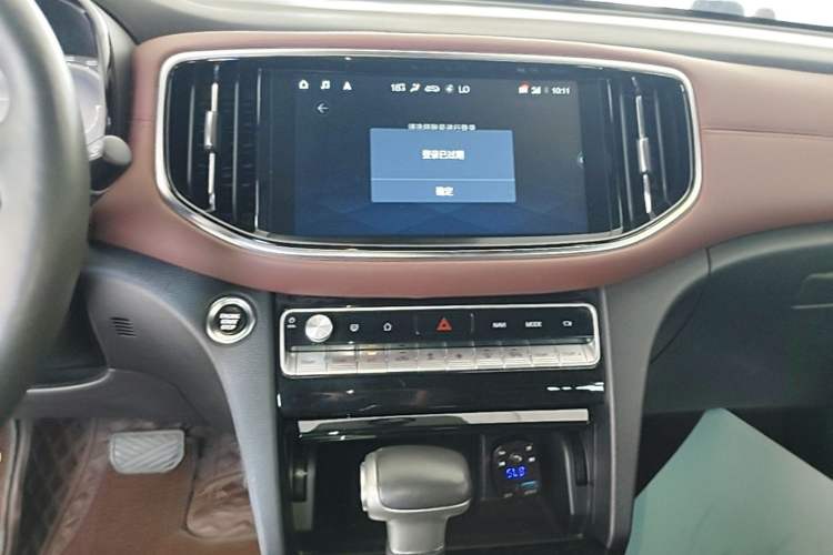 Used GAC Trumpchi GS8 2020 GS8S 390T Two-Wheel Drive Luxury Smart Connectivity Version Audio And AC Panel