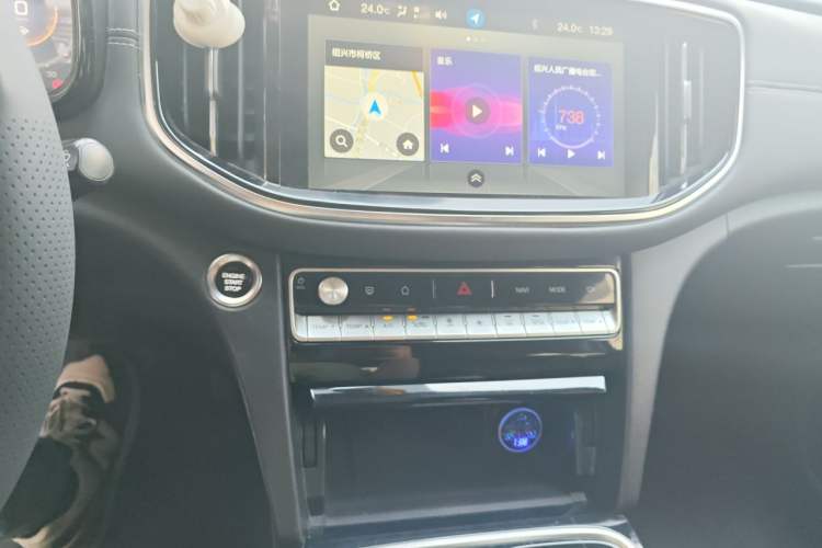 Used GAC Trumpchi GS8 2020 390T Two-Wheel Drive Luxury Smart Connectivity Version (7 Seats) Audio And AC Panel