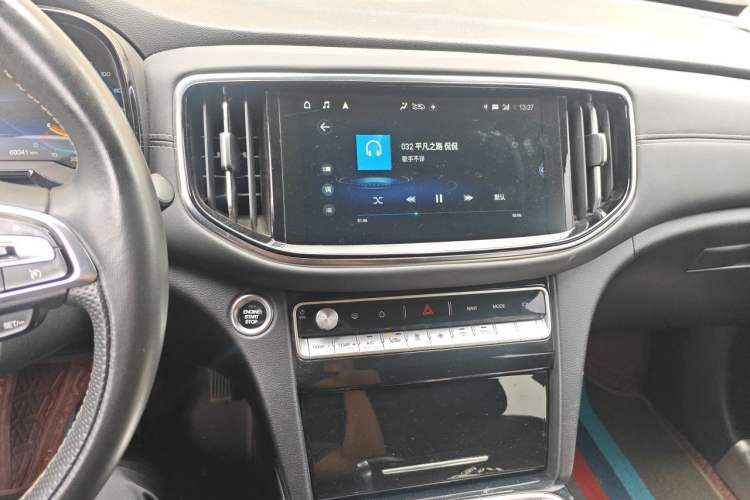 Used GAC Trumpchi GS8 2020 390T Two-Wheel Drive Luxury Smart Connectivity Commemorative Edition (7 Seats) Audio And AC Panel
