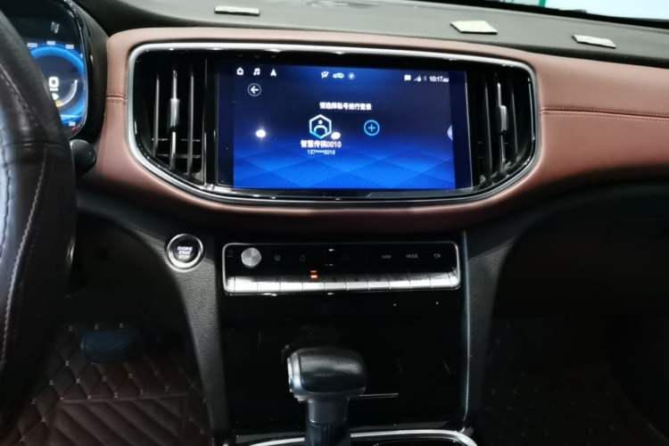 Used GAC Trumpchi GS8 2020 GS8S 390T Two-Wheel Drive Luxury Smart Connectivity Version Audio And AC Panel