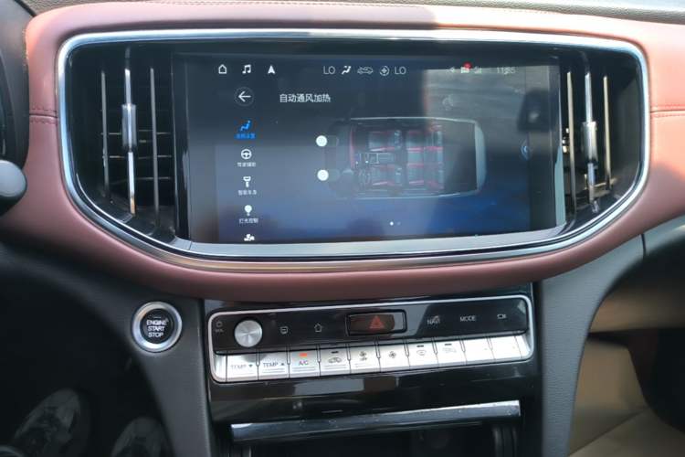 Used GAC Trumpchi GS8 2020 GS8S 390T Two-Wheel Drive Luxury Smart Connectivity Version Audio And AC Panel