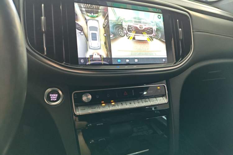 Used GAC Trumpchi GS8 2020 GS8S 390T Two-Wheel Drive Luxury Smart Connectivity Version Audio And AC Panel