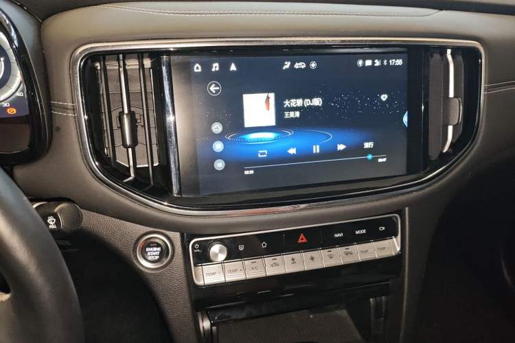 Used GAC Trumpchi GS8 2020 GS8S 390T Two-Wheel Drive Luxury Smart Connectivity Version Audio And AC Panel