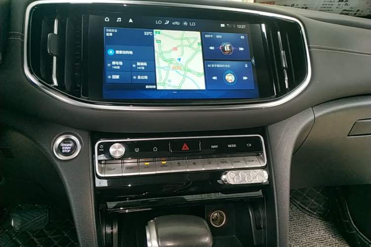 Used GAC Trumpchi GS8 2020 GS8S 390T Two-Wheel Drive Luxury Smart Connectivity Version Audio And AC Panel