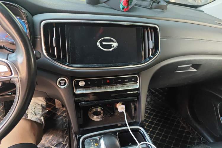 Used GAC Trumpchi GS8 2020 390T Two-Wheel Drive Luxury Smart Connectivity Commemorative Edition (7 Seats) Audio And AC Panel