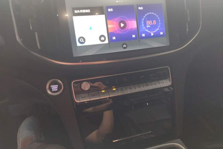 Used GAC Trumpchi GS8 2020 390T Two-Wheel Drive Luxury Smart Connectivity Version (7 Seats) Audio And AC Panel