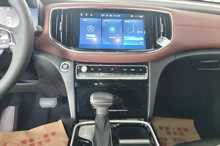 Used GAC Trumpchi GS8 2020 GS8S 390T Two-Wheel Drive Luxury Smart Connectivity Version Audio And AC Panel