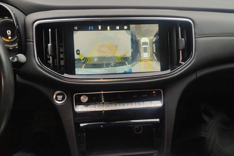 Used GAC Trumpchi GS8 2020 390T Two-Wheel Drive Luxury Smart Connectivity Version (7 Seats) Audio And AC Panel