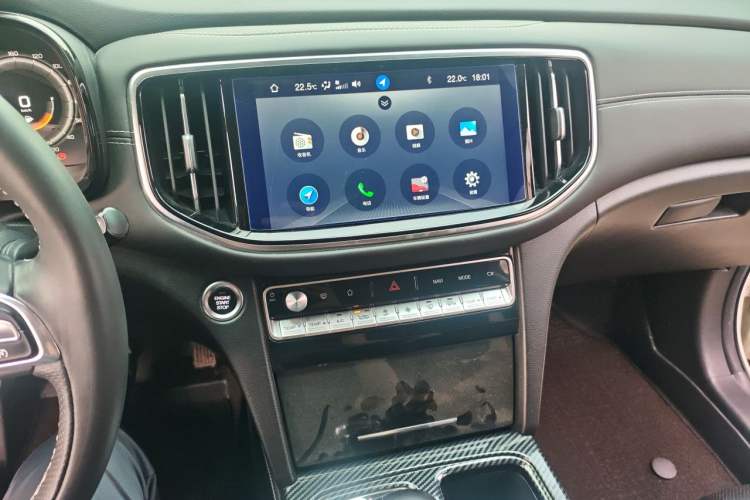 Used GAC Trumpchi GS8 2020 390T Two-Wheel Drive Luxury Smart Connectivity Version (7 Seats) Audio And AC Panel
