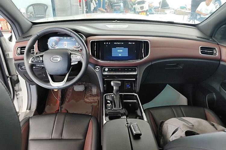 Used GAC Trumpchi GS8 2020 GS8S 390T Two-Wheel Drive Luxury Smart Connectivity Version Center Console