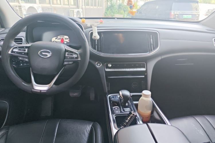 Used GAC Trumpchi GS8 2020 390T Two-Wheel Drive Luxury Smart Connectivity Version (7 Seats) Center Console