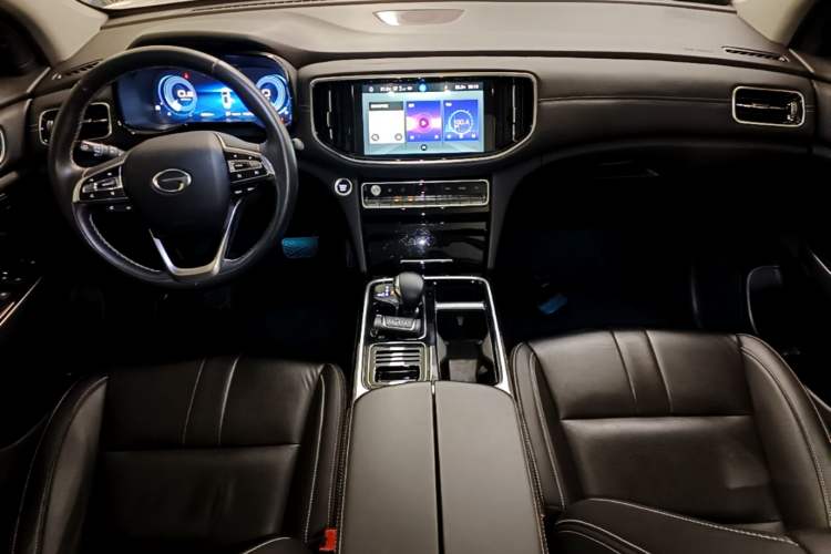 Used GAC Trumpchi GS8 2020 390T Two-Wheel Drive Luxury Smart Connectivity Version (7 Seats) Center Console