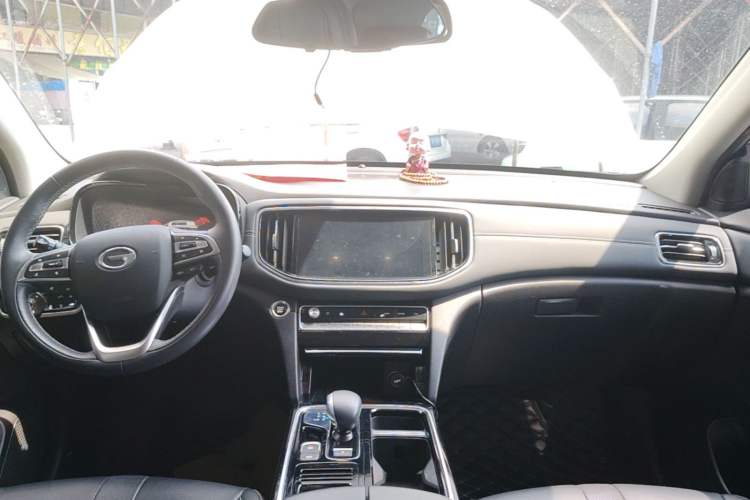 Used GAC Trumpchi GS8 2020 390T Two-Wheel Drive Luxury Smart Connectivity Commemorative Edition (7 Seats) Center Console