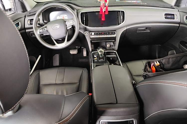 Used GAC Trumpchi GS8 2020 390T Two-Wheel Drive Luxury Smart Connectivity Commemorative Edition (7 Seats) Center Console
