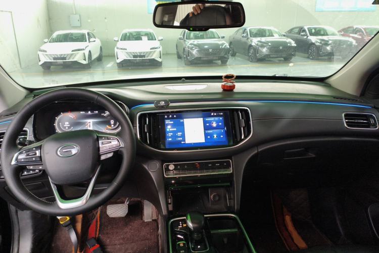 Used GAC Trumpchi GS8 2020 390T Two-Wheel Drive Luxury Smart Connectivity Commemorative Edition (7 Seats) Center Console