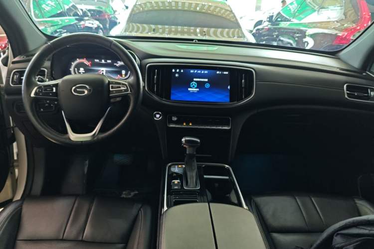 Used GAC Trumpchi GS8 2020 GS8S 390T Two-Wheel Drive Luxury Smart Connectivity Version Center Console