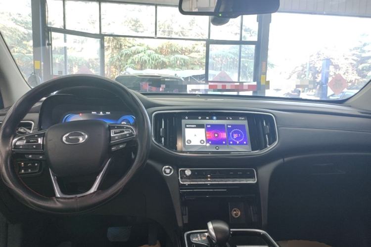 Used GAC Trumpchi GS8 2020 390T Two-Wheel Drive Luxury Smart Connectivity Version (7 Seats) Center Console