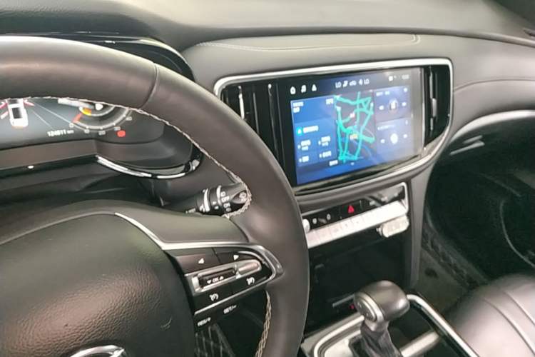 Used GAC Trumpchi GS8 2020 GS8S 390T Two-Wheel Drive Luxury Smart Connectivity Version Center Console