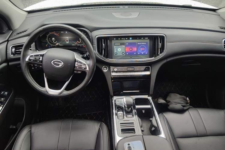 Used GAC Trumpchi GS8 2020 390T Two-Wheel Drive Luxury Smart Connectivity Version (7 Seats) Center Console