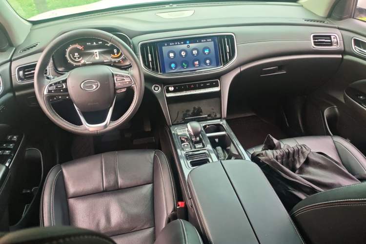 Used GAC Trumpchi GS8 2020 390T Two-Wheel Drive Luxury Smart Connectivity Version (7 Seats) Center Console
