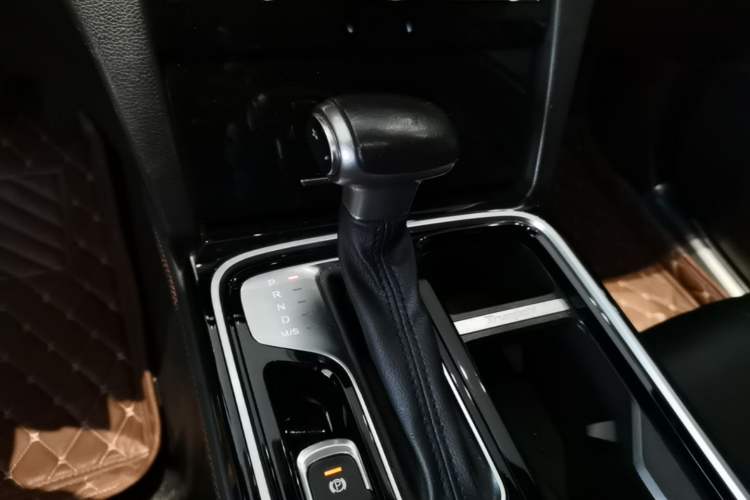 Used GAC Trumpchi GS8 2020 GS8S 390T Two-Wheel Drive Luxury Smart Connectivity Version Gear Lever