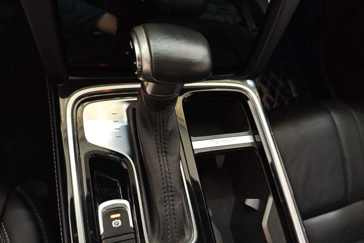 Used GAC Trumpchi GS8 2020 GS8S 390T Two-Wheel Drive Luxury Smart Connectivity Version Gear Lever