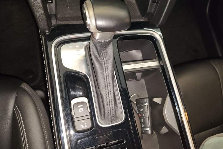Used GAC Trumpchi GS8 2020 GS8S 390T Two-Wheel Drive Luxury Smart Connectivity Version Gear Lever