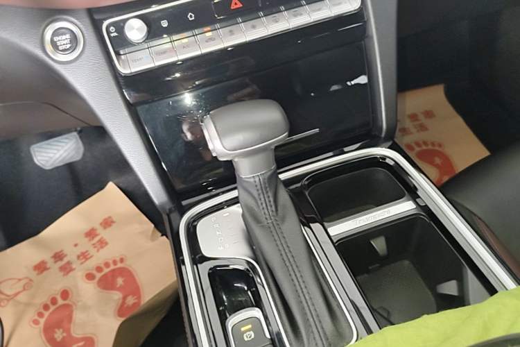Used GAC Trumpchi GS8 2020 GS8S 390T Two-Wheel Drive Luxury Smart Connectivity Version Gear Lever