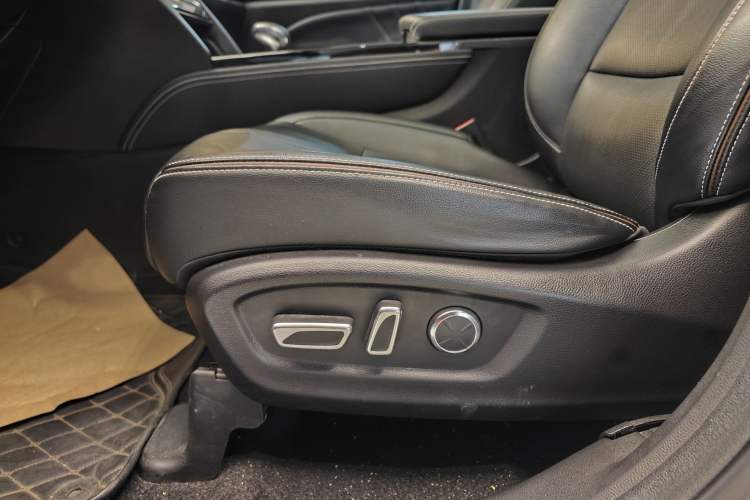 Used GAC Trumpchi GS8 2020 390T Two-Wheel Drive Luxury Smart Connectivity Version (7 Seats) Interior 10