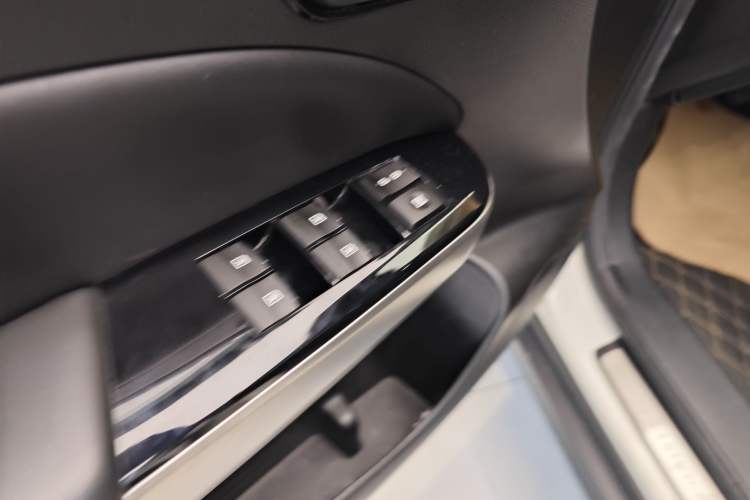 Used GAC Trumpchi GS8 2020 390T Two-Wheel Drive Luxury Smart Connectivity Version (7 Seats) Interior 12