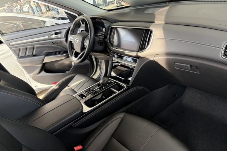 Used GAC Trumpchi GS8 2020 390T Two-Wheel Drive Luxury Smart Connectivity Version (7 Seats) Interior 2