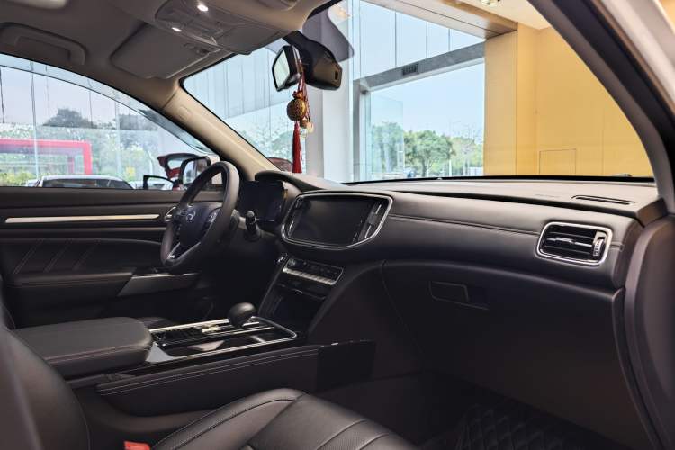 Used GAC Trumpchi GS8 2020 390T Two-Wheel Drive Luxury Smart Connectivity Version (7 Seats) Interior 2