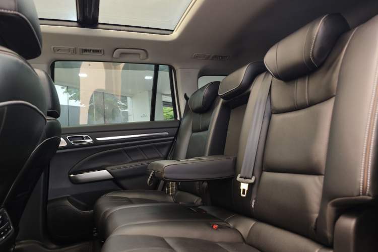 Used GAC Trumpchi GS8 2020 390T Two-Wheel Drive Luxury Smart Connectivity Version (7 Seats) Interior 3