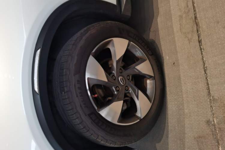 Used GAC Trumpchi GS8 2020 GS8S 390T Two-Wheel Drive Luxury Smart Connectivity Version Left Front Wheel Hub