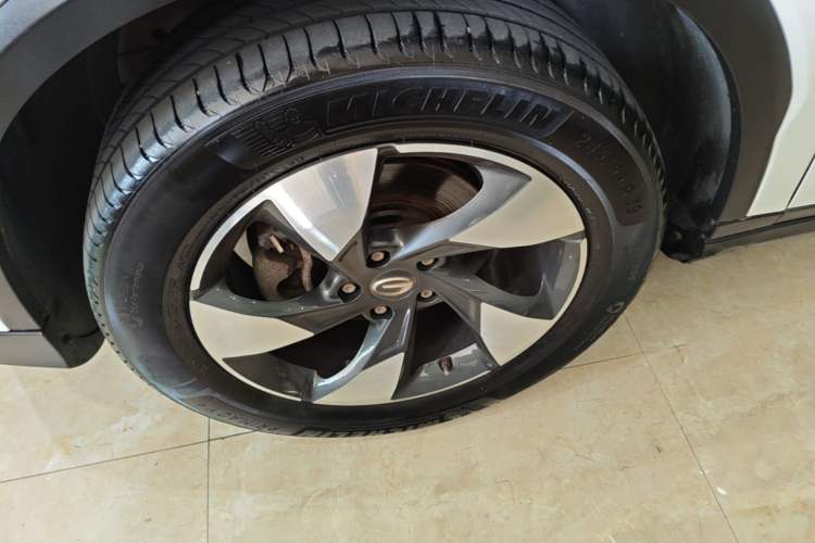 Used GAC Trumpchi GS8 2020 GS8S 390T Two-Wheel Drive Luxury Smart Connectivity Version Left Front Wheel Hub