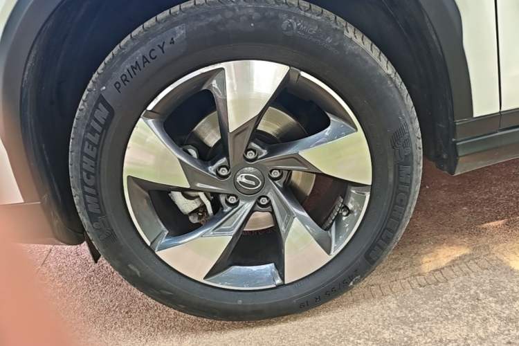 Used GAC Trumpchi GS8 2020 GS8S 390T Two-Wheel Drive Luxury Smart Connectivity Version Left Front Wheel Hub