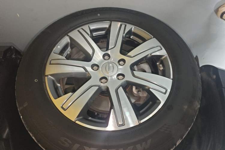 Used GAC Trumpchi GS8 2020 GS8S 390T Two-Wheel-Drive Luxury Edition Left Front Wheel Hub