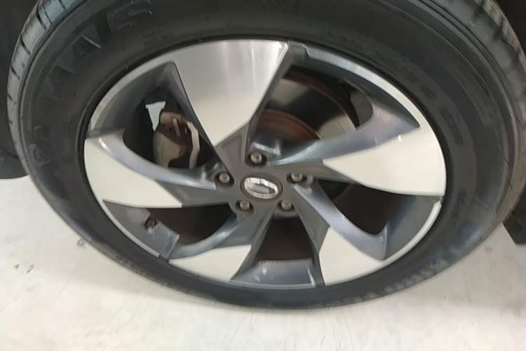Used GAC Trumpchi GS8 2020 GS8S 390T Two-Wheel Drive Luxury Smart Connectivity Version Left Front Wheel Hub
