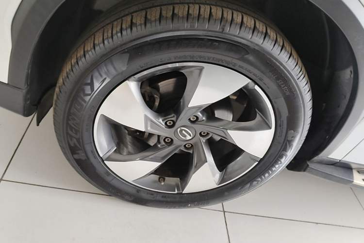 Used GAC Trumpchi GS8 2020 GS8S 390T Two-Wheel Drive Luxury Smart Connectivity Version Left Front Wheel Hub